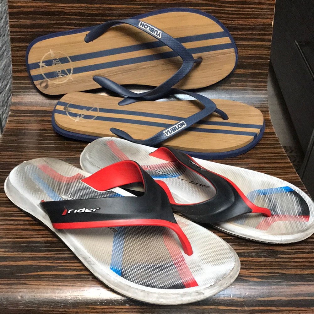 2 pairs of Men’s flip flops, Sz 44 and 44/45